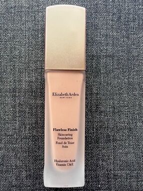 Elizabeth Arden Flawless Finish Skincaring Foundation - Cream / Beige 420 C